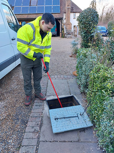 Drain unblocking on Lammas Lane in Esher